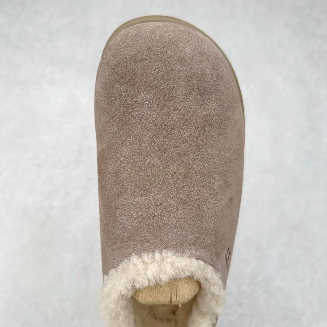 Pick up locally💰520 UGG 1688 Little Potato all-inclusive autumn and winter sheep fur integrated snow boots. All shoes are made from the same factory as ZP. Longfeng A-grade Australian imported sheep fur integrated brand OEM production line. Fully follow the ZP process. OEM original pattern maker adheres to the principle of no original shoes and no development selection. Pay attention to every detail. The most authentic version on the market TREADLITE "Light Wing" technology outsole Lightweight/durable/flexible/pile size: 35 36 37 38 39 40 Coding: by2936090